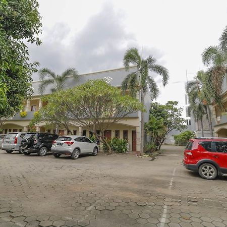 Reddoorz Plus @ Karet Pedurenan 3 Yakarta Exterior foto