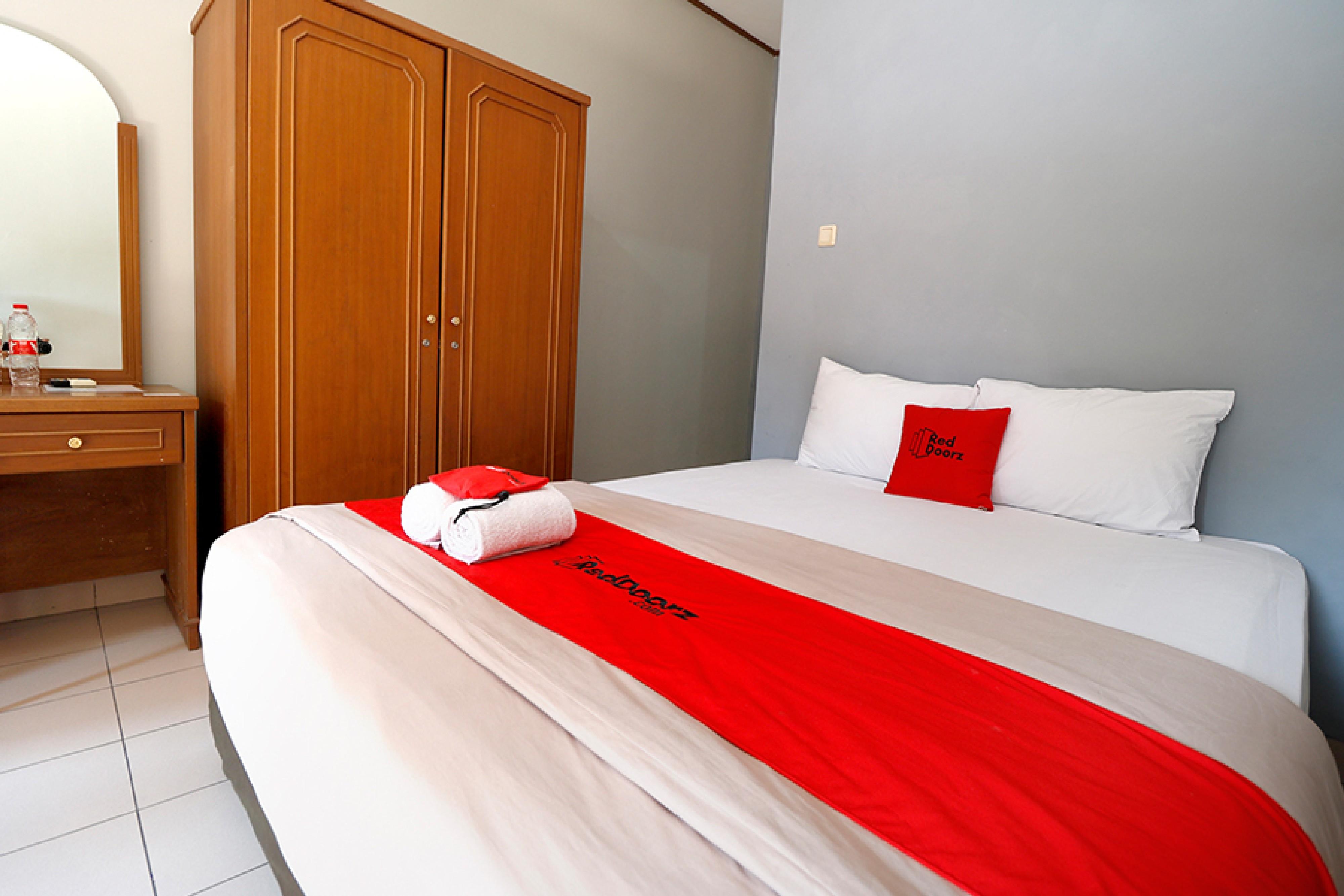 Reddoorz Plus @ Karet Pedurenan 3 Yakarta Exterior foto