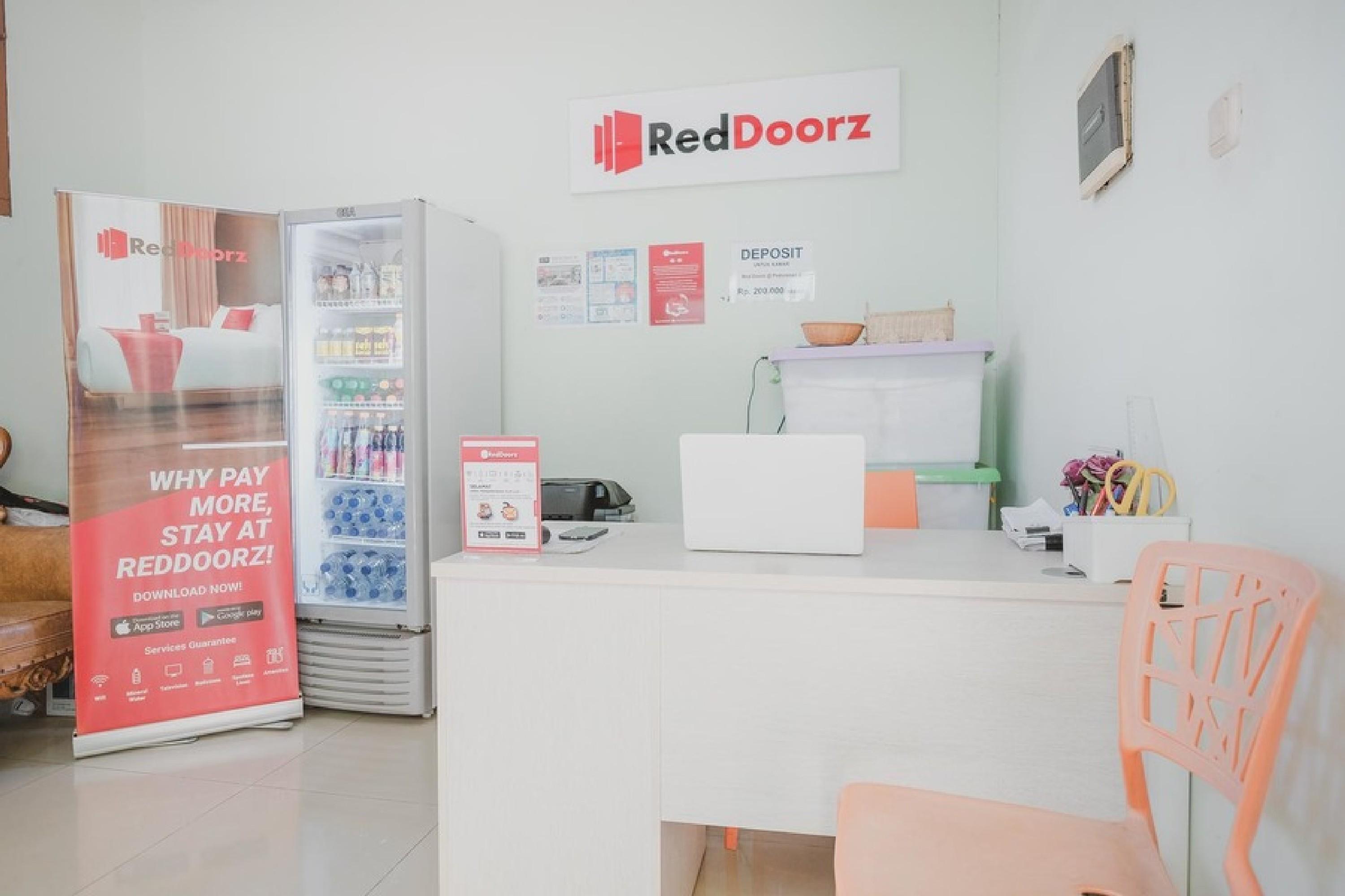 Reddoorz Plus @ Karet Pedurenan 3 Yakarta Exterior foto