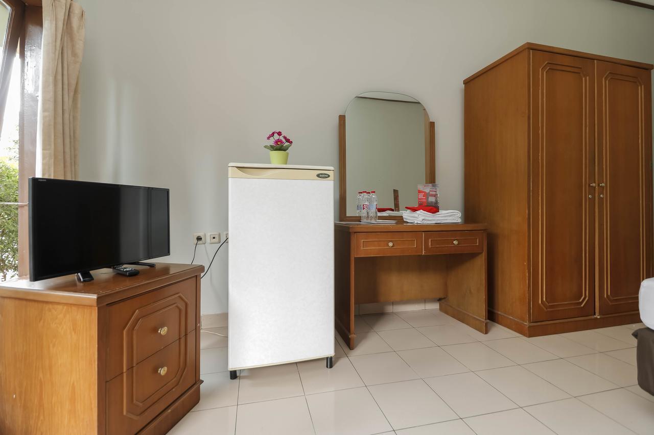 Reddoorz Plus @ Karet Pedurenan 3 Yakarta Exterior foto