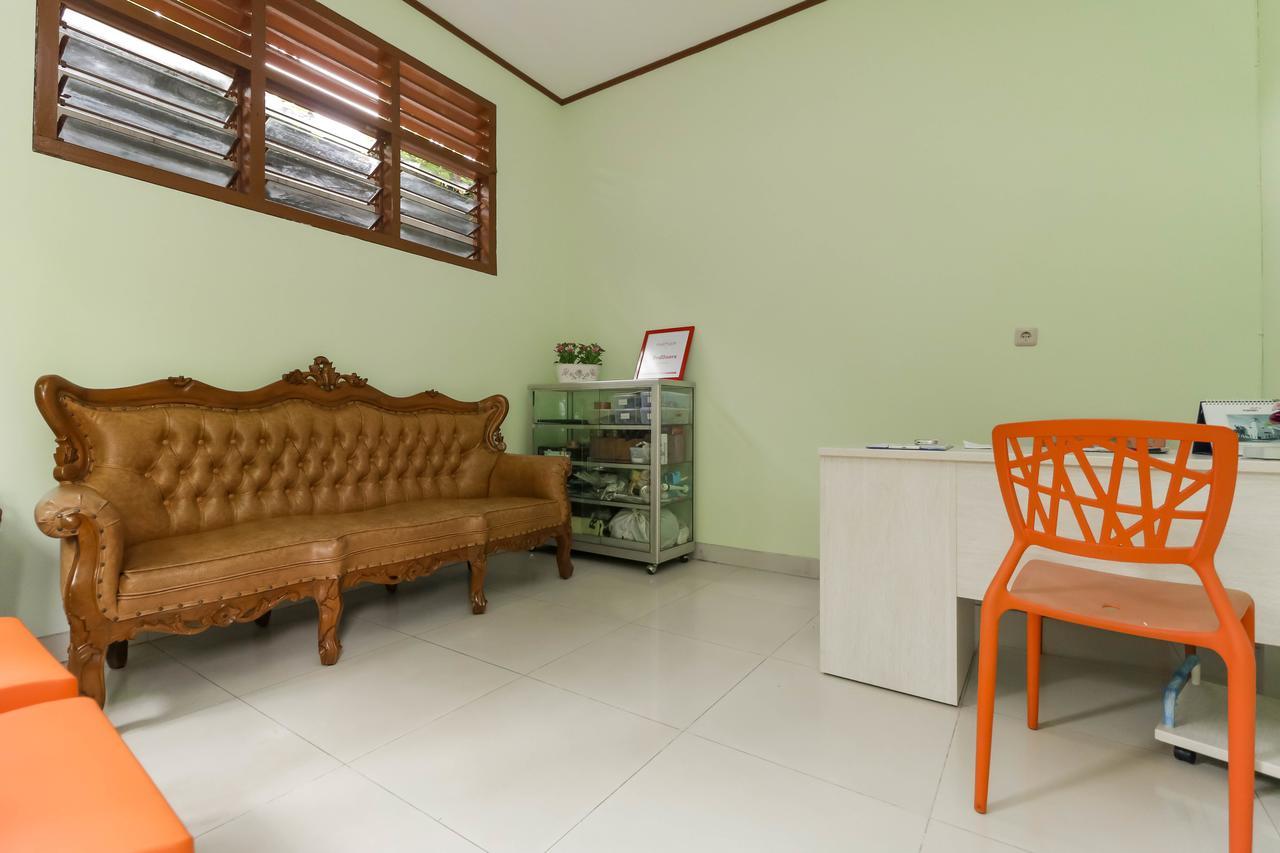 Reddoorz Plus @ Karet Pedurenan 3 Yakarta Exterior foto