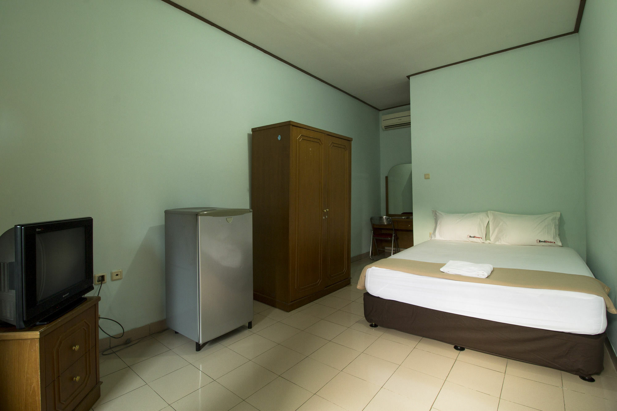 Reddoorz Plus @ Karet Pedurenan 3 Yakarta Exterior foto