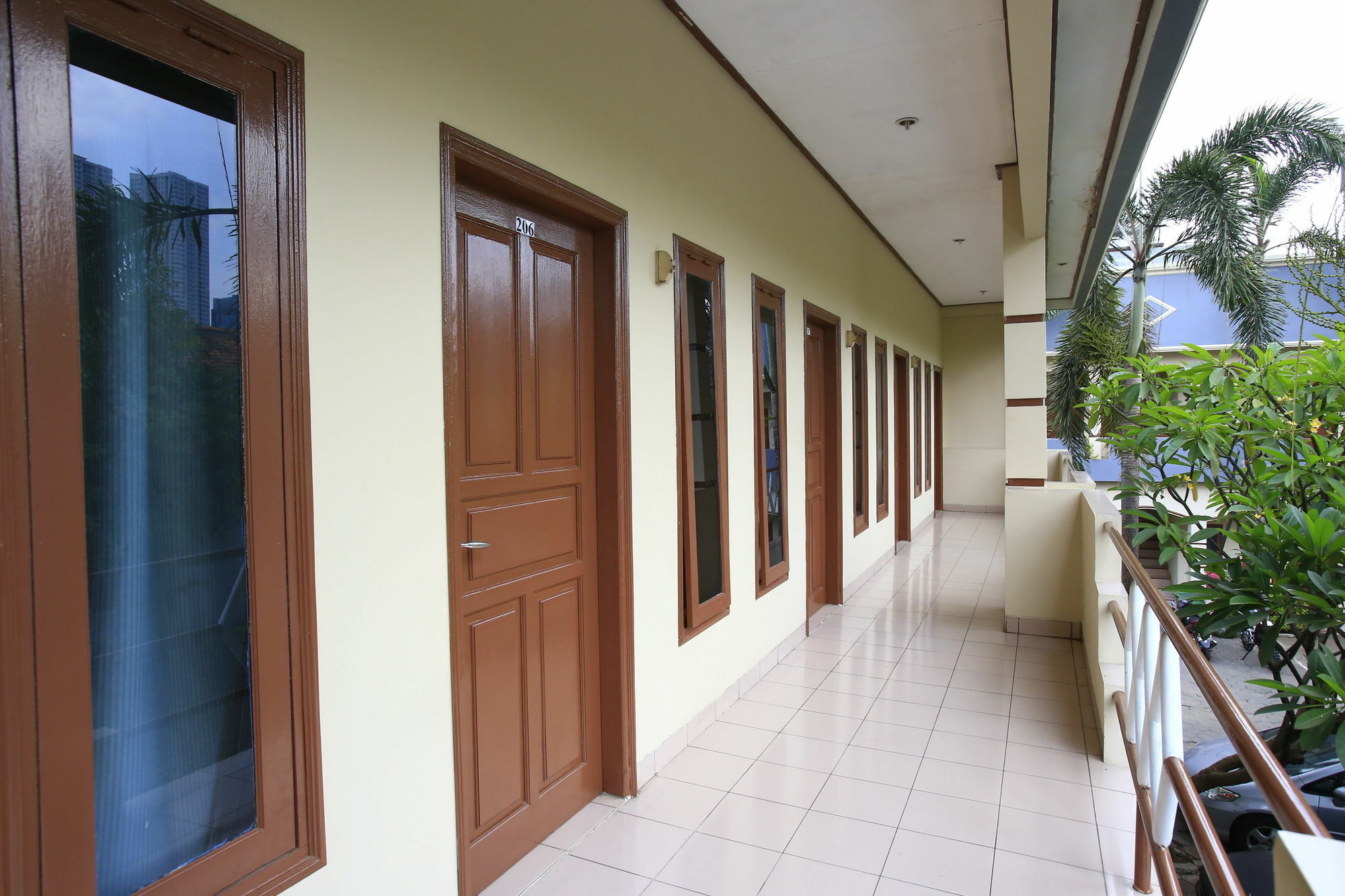 Reddoorz Plus @ Karet Pedurenan 3 Yakarta Exterior foto